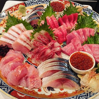 Their signature products are fresh sashimi and Matsusaka beef. There are many ways to eat it!