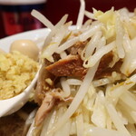 ラーメン二郎 - 豚の厚み