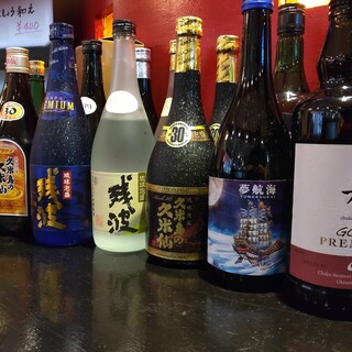 Get intoxicated by the marriage of a wide variety of Okinawan local sake and hormones