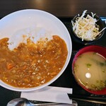 Izakaya Kote Tsu - 令和5年5月 ランチタイム
                        カレーライス(サラダ、みそ汁付) 500円