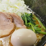 ラーメン 三亀 - 味玉など