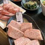 Katai Shin'You Yawarakai Niku Yakiniku No Itou - 