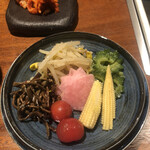 Yanikiku Karurosu - ナムル6種（豆もやし、ゼンマイ、プチトマト、ヤングコーン、ゴーヤ、大根）