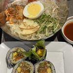 明洞食堂 - 韓国冷麺とプルコギキンパ