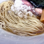 Niboshi Ramen Kawamura - 麺は低加水でコシがありパツンパツンの食感。