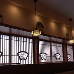 Tsubakiya Kafe - 店内のインテリアはモダンな和風です。
