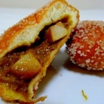 アントシモ 前島本店 - Cパンの断面。でっかいラフテーが嬉しい♪