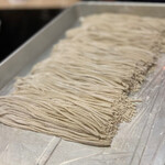 四季彩ダイニング　春 - ◯手打ち蕎麦
      …「大将手打ちのお蕎麦です♪」
      と女将さんが見せてくださりました♪(o^^o)
      繊細な麺線で、美しいこと！(*ﾟ∀ﾟ*)