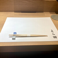 名駅 鮨 天野 - カウンターテーブルの様子