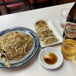 貴福 - 焼きそば、焼き餃子、瓶ビール