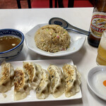 貴福 - チャーハン、焼き餃子、瓶ビール