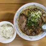 らーめん 萬亀 - 汁無し坦々麺
            ライス
            
            混ぜ前