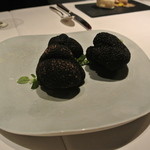 フロリレージュ - ショコラブランと黒トリュフの黒トリュフ