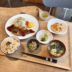 菜じゃ - スペシャル玄米定食・ハンバーグ(\1,200)