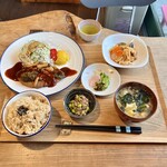 菜じゃ - スペシャル玄米定食・ハンバーグ(\1,200)