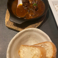 BeefGarden 二子玉川 - 牛スジの赤ワイン煮込み バゲット付き