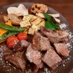 ろばたBar　熊 - 和牛のグリルと焼き野菜盛り合わせ。お肉柔らか(≧∀≦)野菜もどれも美味しく！！