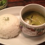 SABOU 虎ノ門店 - エビと夏野菜のグリーンカレー