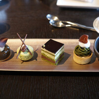 DINING & BAR TABLE 9 TOKYO - 