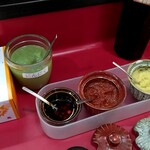 ラーメン 杉田家 - 卓上味変調味料1