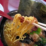 ラーメン 杉田家 - 麺リフト