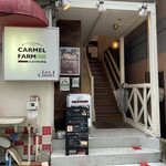 CARMEL FARM DINING - お店の入口、階段を上がった2階です。