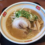 餃子の王将 - 「餃子の王將ラーメンジャストサイズ」（407圓）。