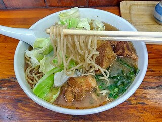 くまもとらーめん ブッダガヤ - 麺リフト