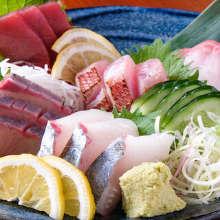毎日仕入れる鮮度抜群の魚介！日替わりメニューもお見逃しなく