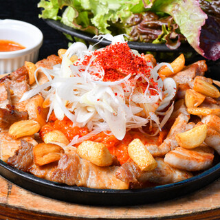 The popular Samgyeopsal is a must-try! A full menu for one person is also available.