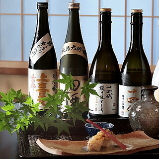 季節の日本酒やワイン、ウイスキーなどのドリンクもご用意