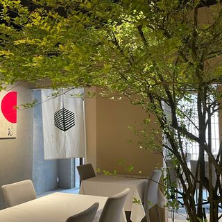 店内はスタイリッシュでモダンな雰囲気