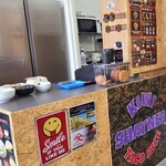 KIWI SHAYNES TACO RICE - 店内の雰囲気