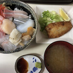 Osashimi Donya - おさしみ丼  1100円   アジフライ