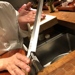 初音鮨 - 奥様の名前が彫られた包丁