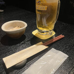 Kyuushuudamashii - 生ビールとお通し（レンコンの明太マヨ和えでした）
