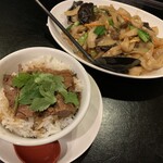 中華食房 正記 - 牛肉炒刀削麺・小牛肉飯