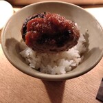 挽肉と米 - ３個目は渋谷店限定味噌ダレ＆黒胡椒で。猛烈に飯がすすむ味変です。４個目は生卵＆ハンバーグでTKGバーグ。