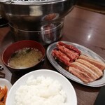 大衆ホルモン肉力屋 - 