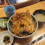 天ぷら ふじ - 天丼 税込990円
            海老2本 魚 野菜2品 海鮮と野菜のかき揚げ