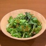 Smokey sesame dressing salad 480 yen (528 yen including tax)