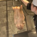 仁修樓 - てかてかです。吊るされました。