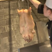 仁修樓 - てかてかです。吊るされました。