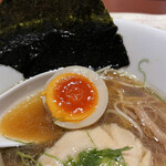 酒肴場 屯 - 味玉は黄身とろりで味付けも控えめ