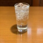 【丙】 【飲】 麒麟燒酒加冰檸檬380日元 (含稅418日元)