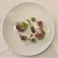 Fine bouche - 長崎県産の本マグロ
                    本マグロのタルタル
                    アンショワード
                    ビネグレットソース