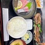 Gyosai Gushi Ichikoro - 煮魚定食