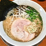 らあめん花月　嵐 - なんちゃッ亭（￥780）結構なんつッ亭を再現してるかも。でもデフォで￥780は高いかもなぁ…。8/10/2013