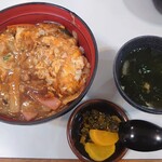 みち - 中華丼750円汁物付き。