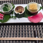 大宮 すし由 - 前菜3種でーす。